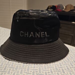 CHANEL Elegant Black Bucket Hat